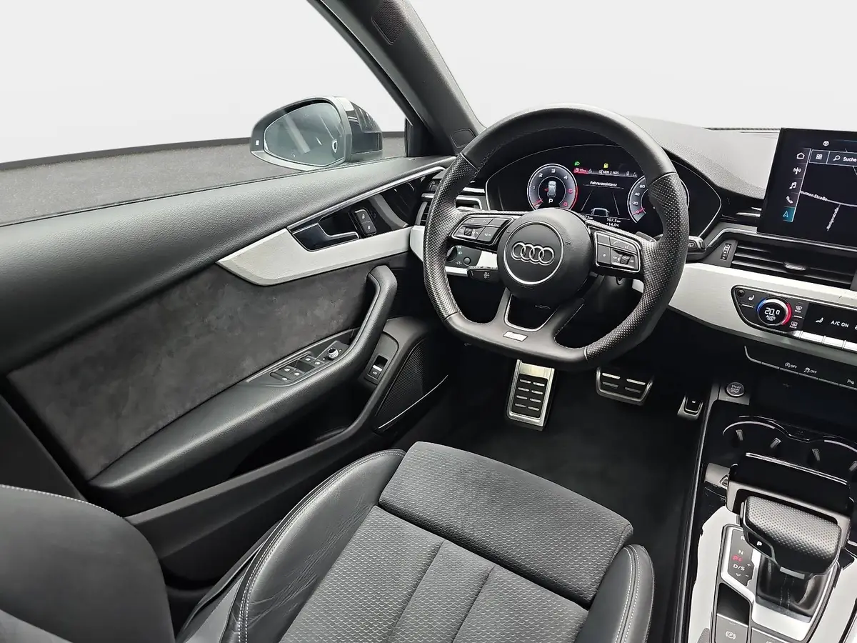 AUDI A4 AVANT 30 TDI S-TRONIC S LINE NAVI LED PANO BLACK-L