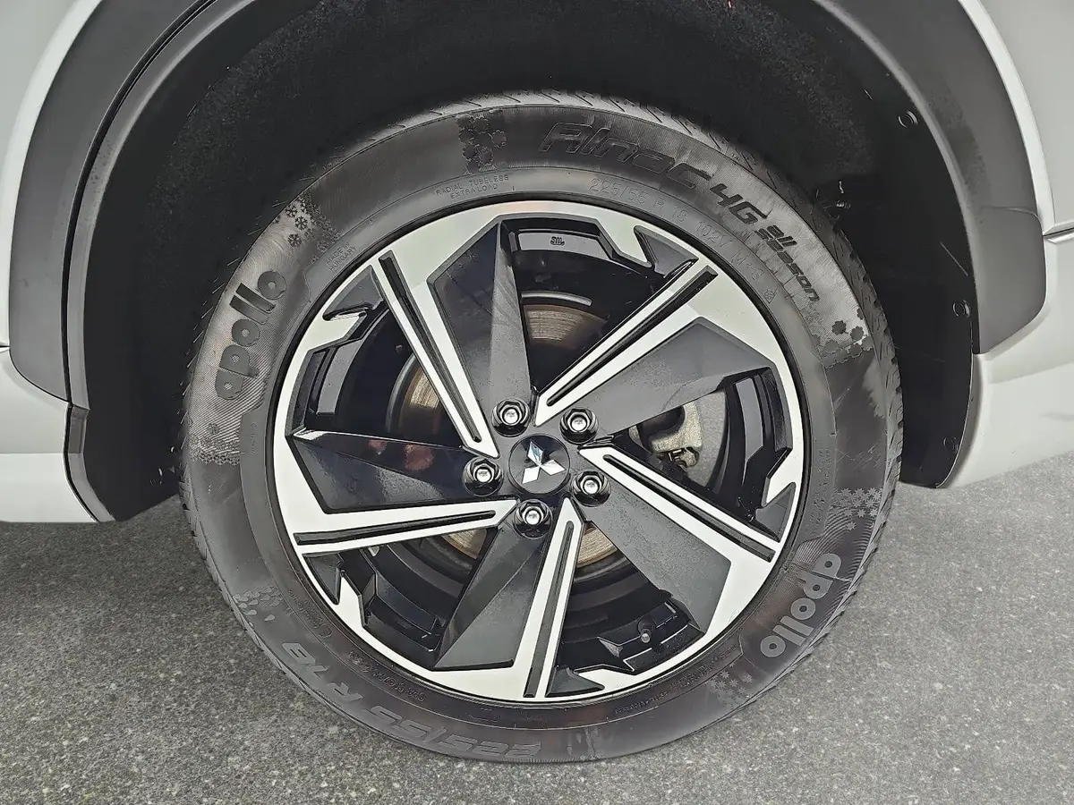 MITSUBISHI ECLIPSE CROSS 2.4 MIVEC PHEV CVT SELECT NAVI LED STANDH. 360° LM