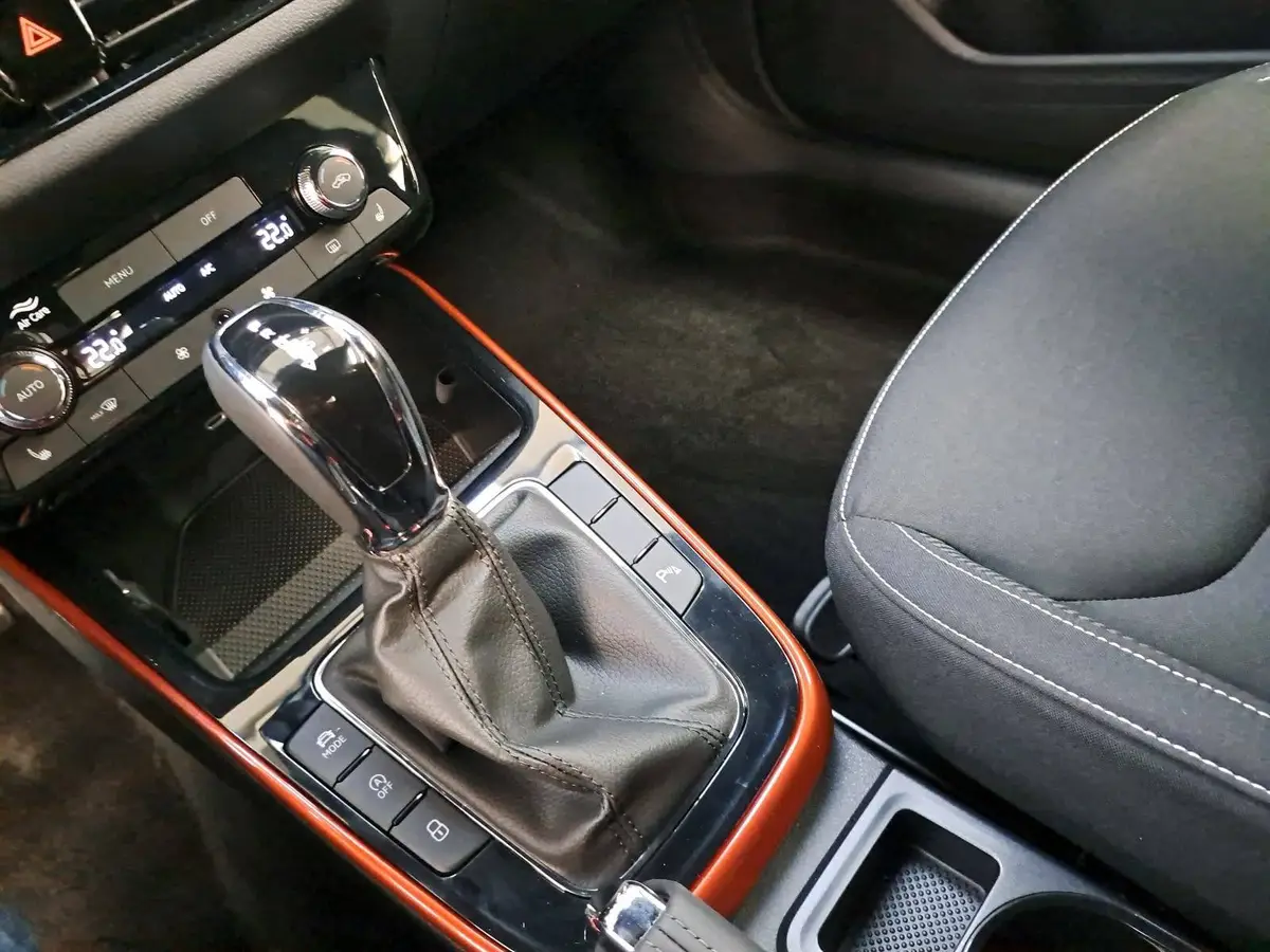 SKODA FABIA 1.0 TSI DSG MONTE CARLO LED KLIMAAUTO WINTER PDC K