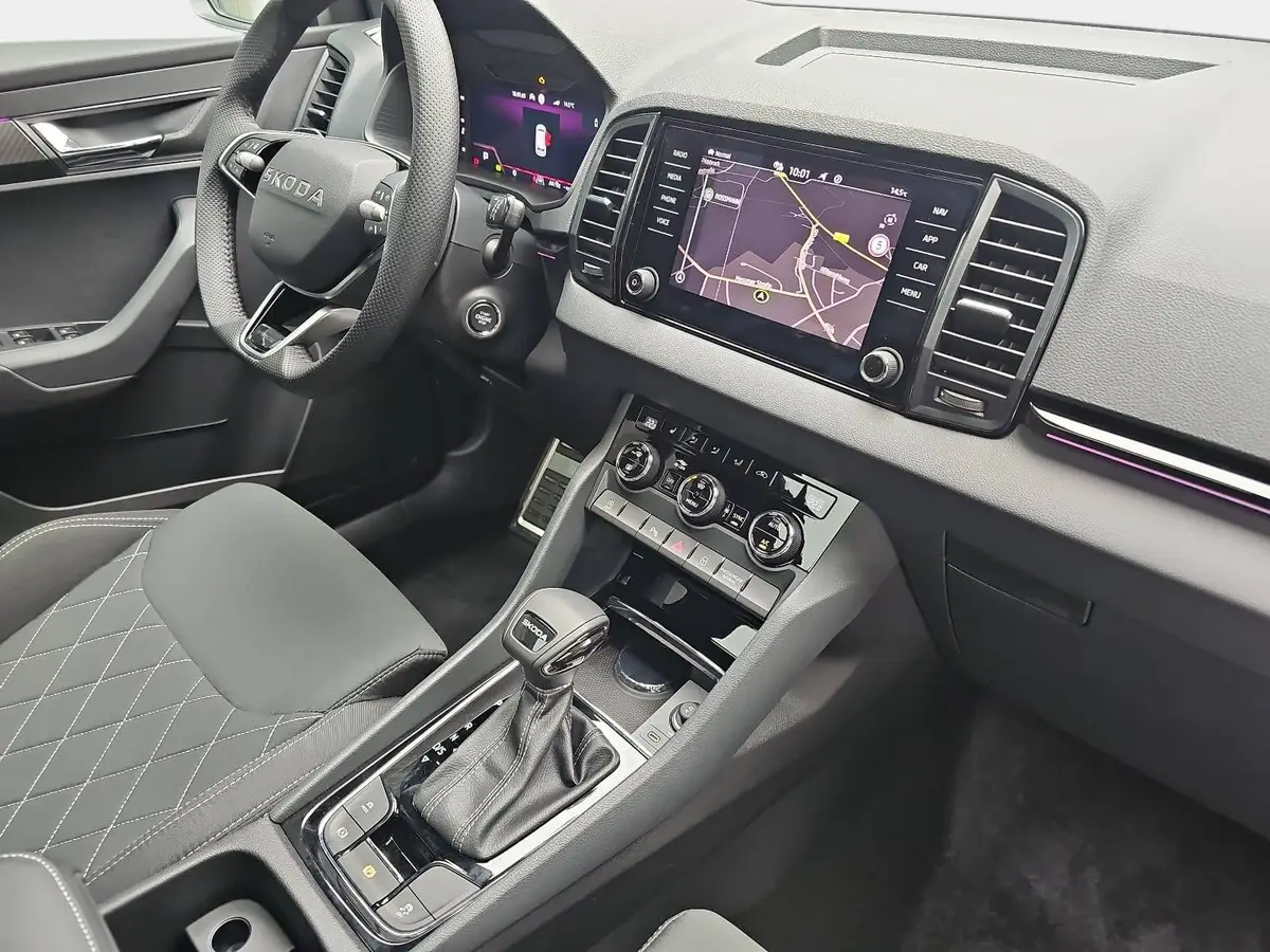 SKODA KAROQ 2.0 TDI DSG SPORTLINE DCC ACC PANO