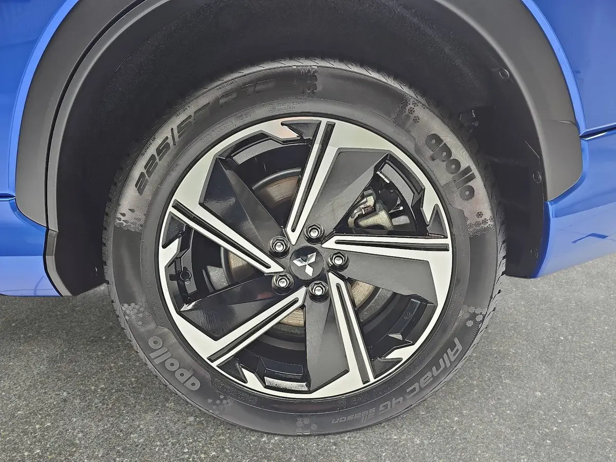 MITSUBISHI ECLIPSE CROSS 2.4 MIVEC PHEV CVT SELECT NAVI LED STANDH. 360° LM