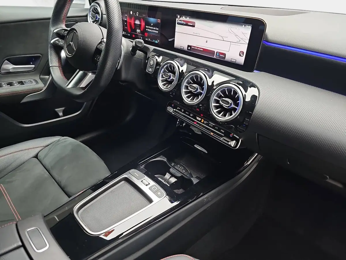 MERCEDES-BENZ A 180 DCT AMG LINE NAVI LED MBUX WINTER KAMERA LM18