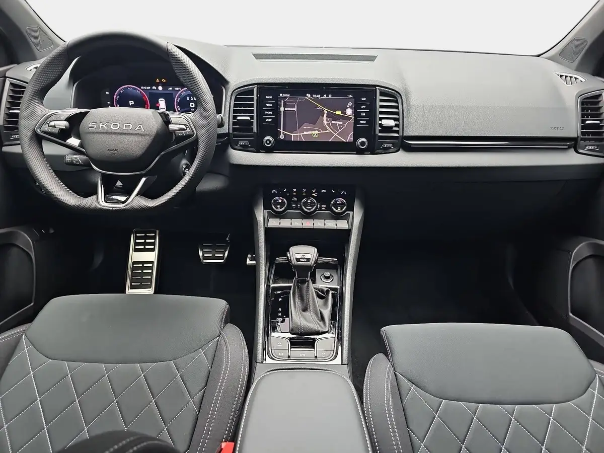 SKODA KAROQ 2.0 TDI DSG SPORTLINE 4X4 PANO AHK