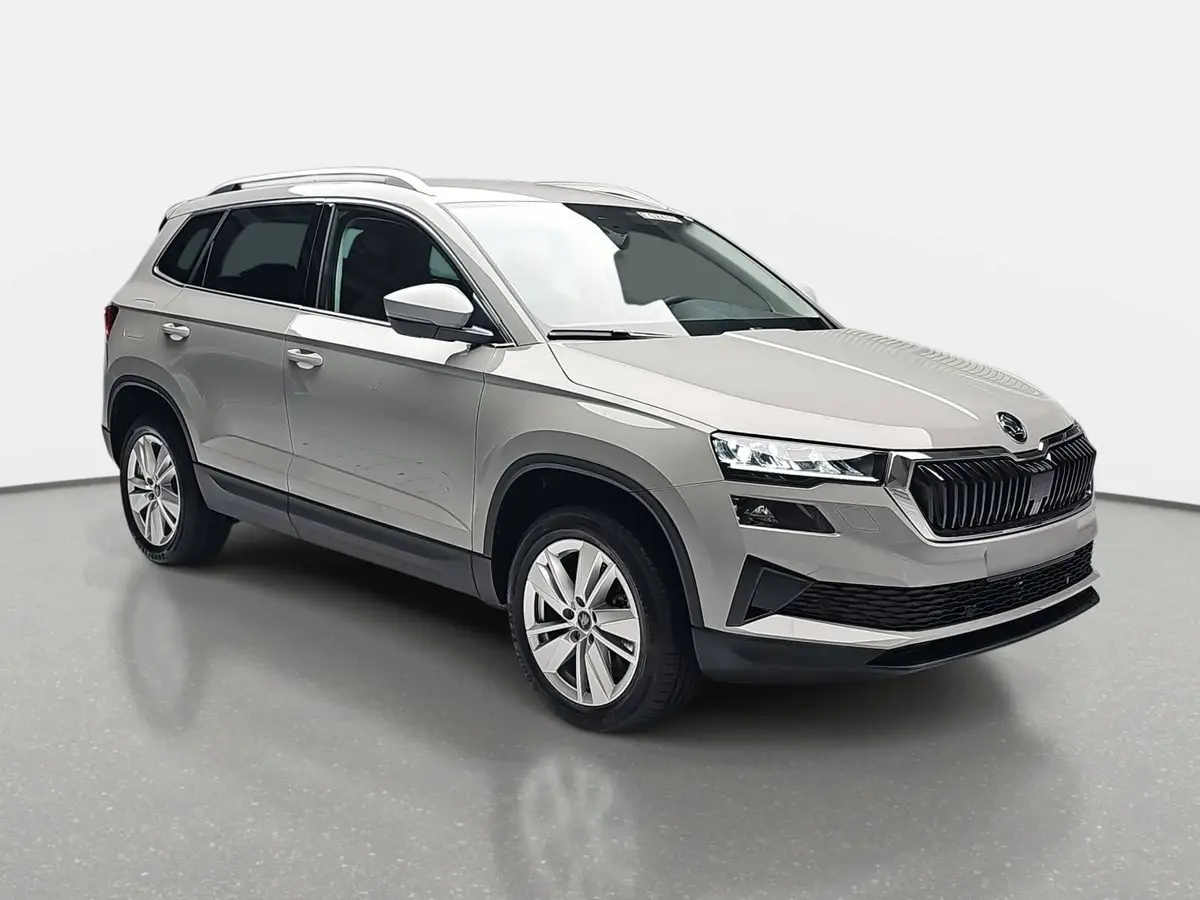 SKODA KAROQ 1.5 TSI DSG SELECTION LED ACC AHK