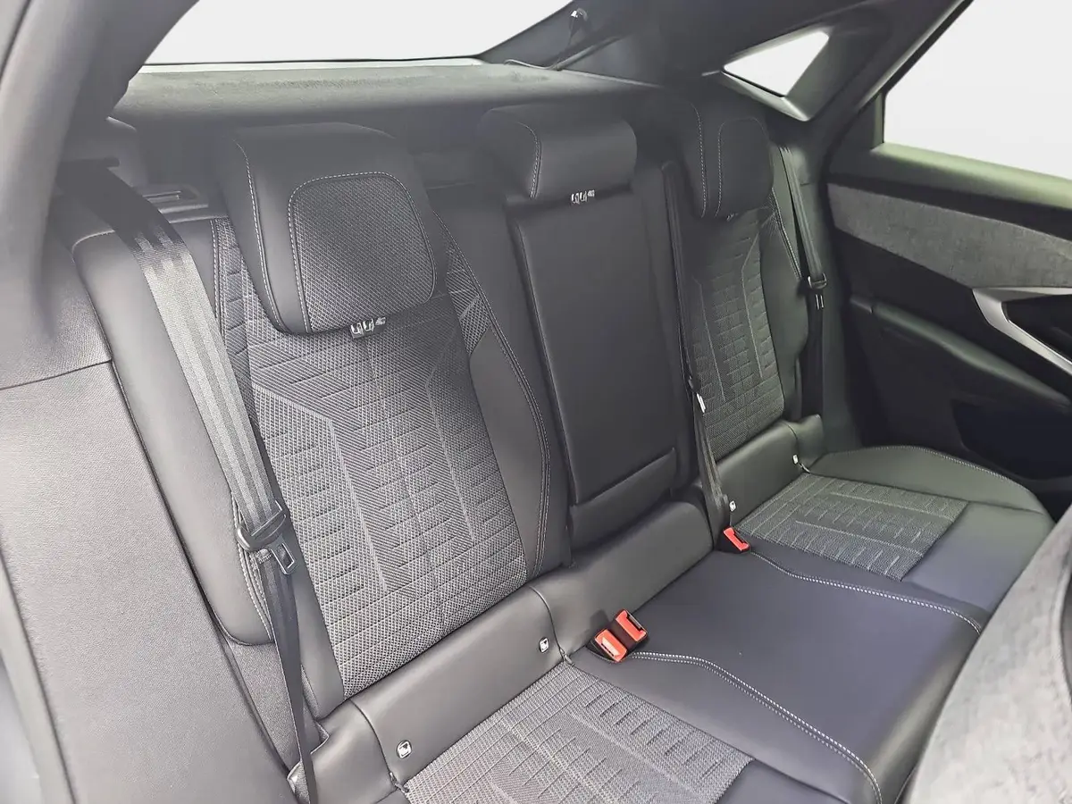 PEUGEOT 3008 1.2 HYBRID 145 E-DSC6 GT NAVI KLIMA LED AHK LM19