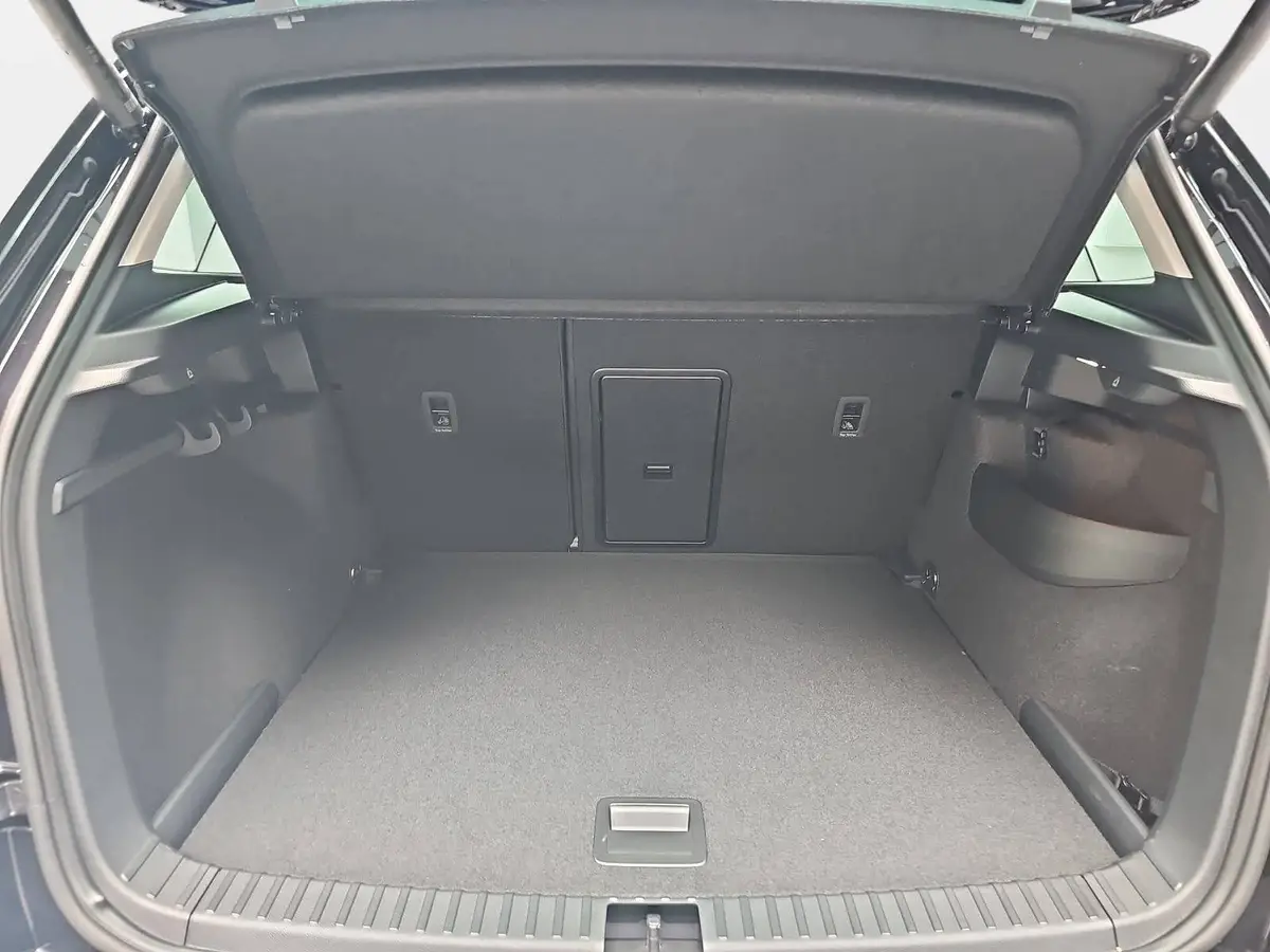 SKODA KAROQ 1.5 TSI DSG SELECTION LED ACC AHK