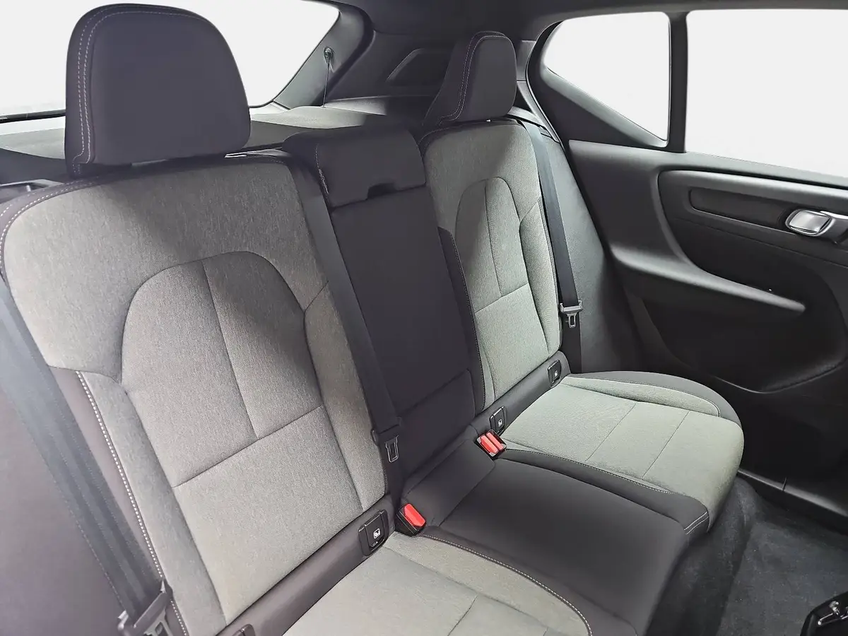 VOLVO XC40 T2 2WD AUTO. CORE NAVI LED EL.HECKKL. PDC KAMERA L