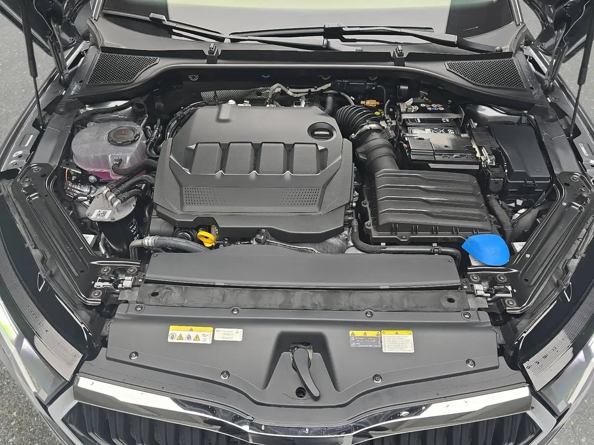 SKODA OCTAVIA COMBI 2.0 TDI DSG SELECTION NAVI LED ACC WINTER KAMERA A