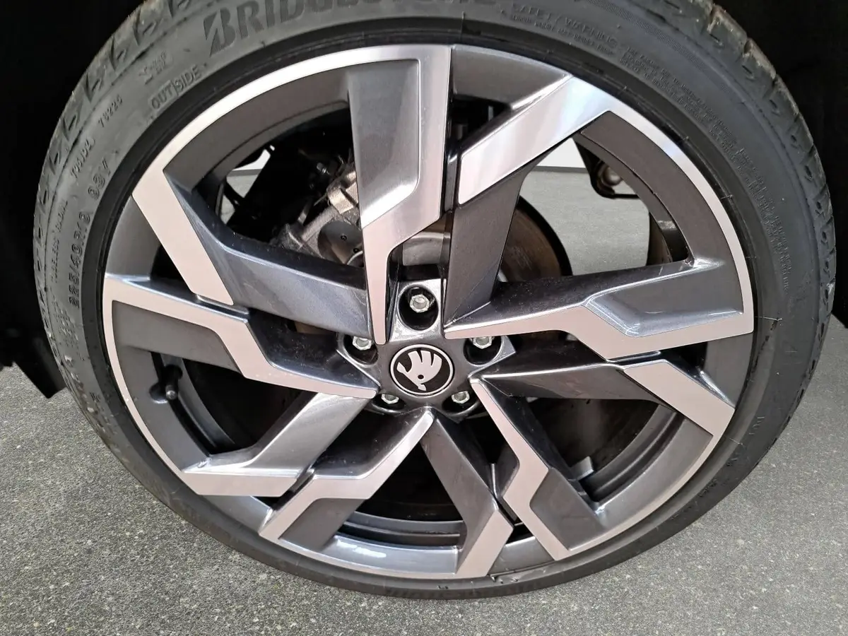 SKODA KAROQ 1.5 TSI DSG SPORTLINE NAVI LED-MATRIX PANO CANTON 