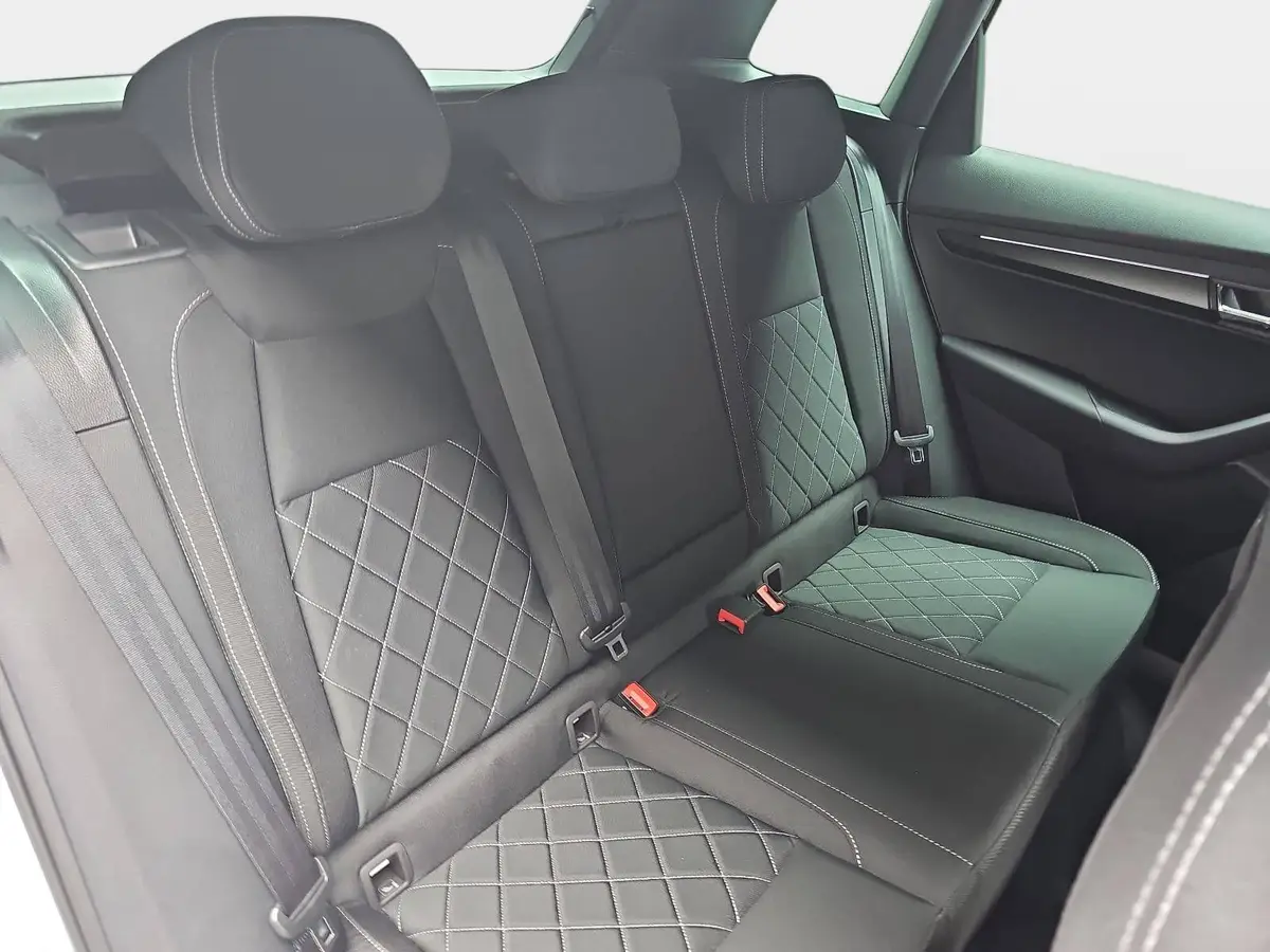 SKODA KAROQ 1.5 TSI DSG SPORTLINE NAVI LED-MATRIX PANO WINTER 