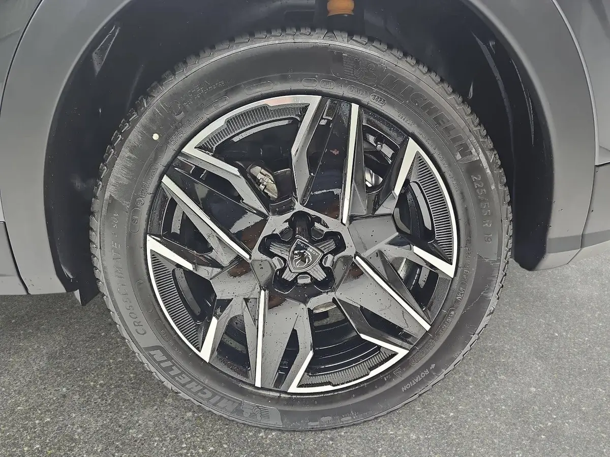 PEUGEOT 3008 1.2 HYBRID 145 E-DSC6 ALLURE LED DAB WINTER AHK LM