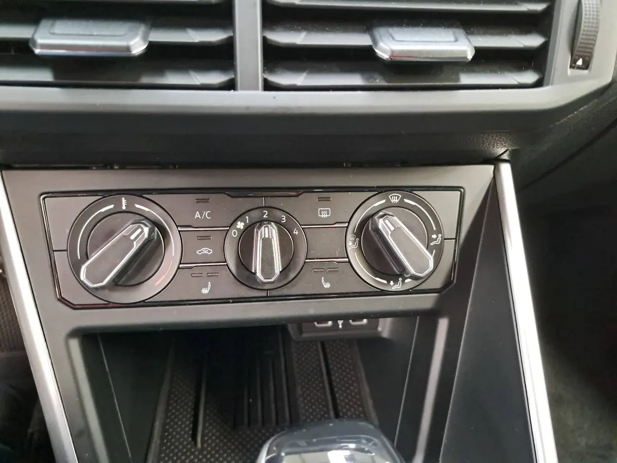 VW TAIGO 1.0 TSI DSG LIFE NAVI LED ACC SITZHEIZUNG PDC KAME