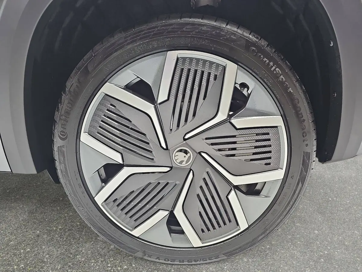 SKODA KODIAQ 1.5 TSI DSG SPORTLINE NAVI LED ACC PANO WINTER AHK