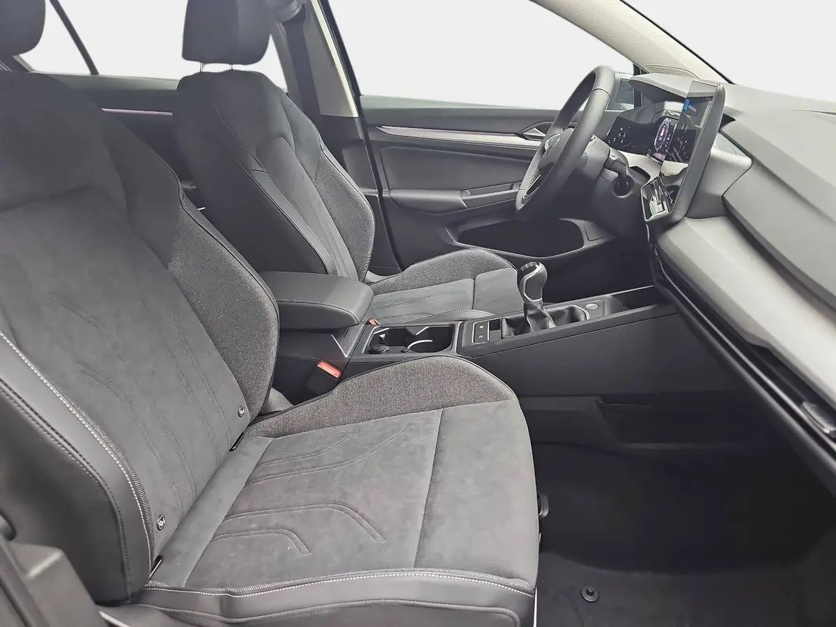 VW GOLF VIII 1.5 TSI LIFE LED ACC KAMERA AHK LM17