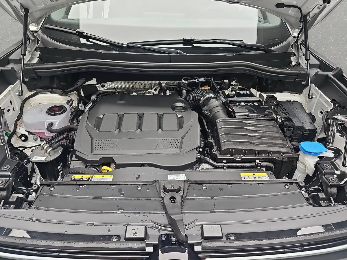 VW TIGUAN 2.0 TDI DSG R-LINE NAVI LED PANO