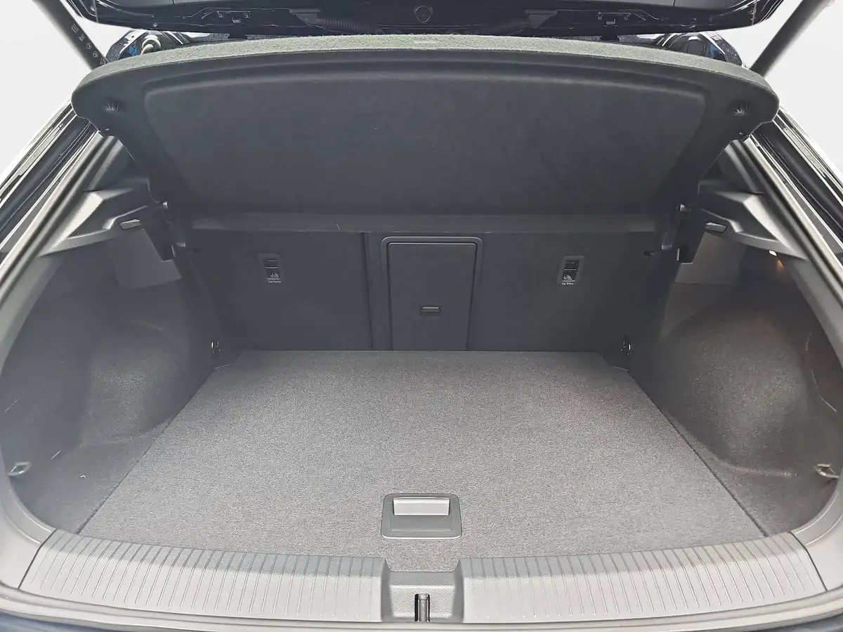 VW T-ROC 1.5 TSI DSG R-LINE NAVI LED 18