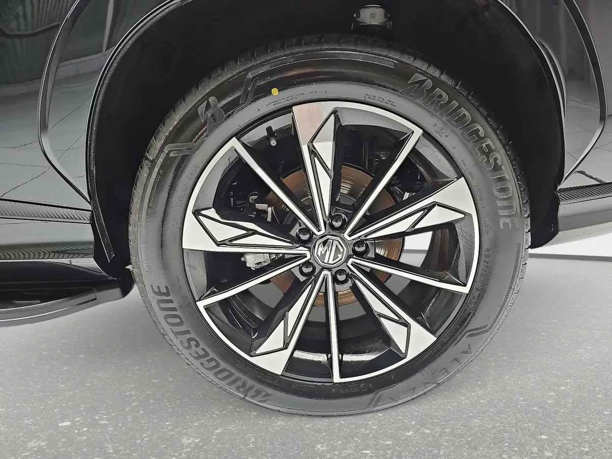 MG HS 1.5 PLUG-IN-HYBRID LUXURY LEDER 360-GRAD-KAMERA 19-ZOLL-LM