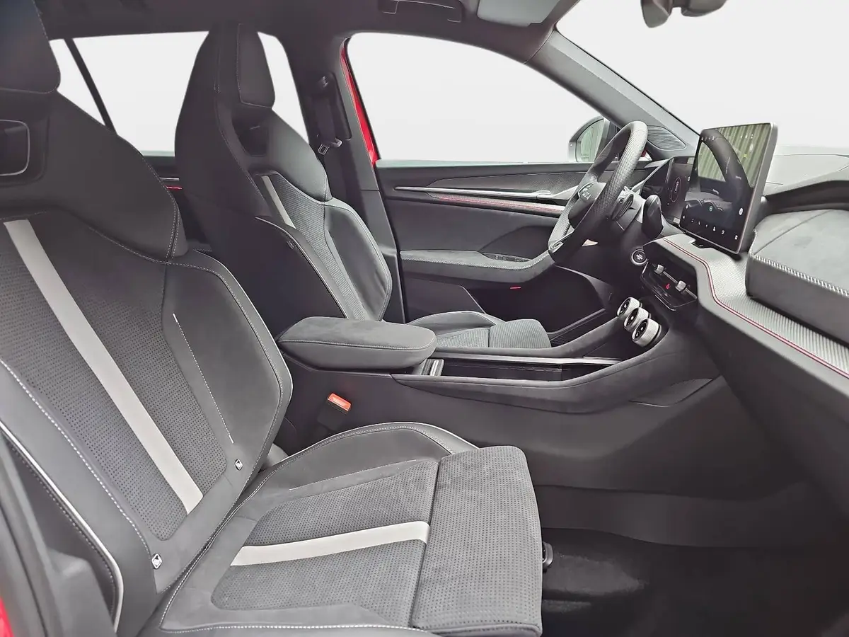 SKODA KODIAQ 2.0 TDI DSG SPORTLINE 4X4 NAVI LED ACC PANO 7S AHK