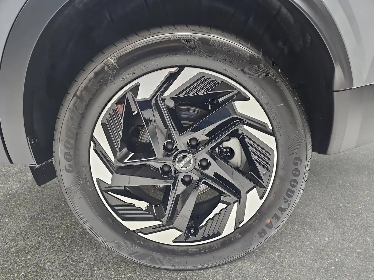 NISSAN QASHQAI 1.3 DIG-T XTRONIC N-CONNECTA PANO WINTER