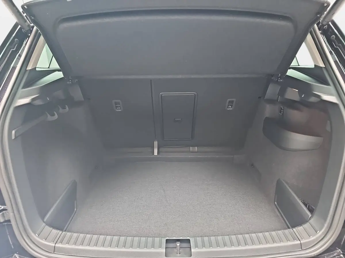 SKODA KAROQ 1.5 TSI DSG 130 JAHRE LED KAMERA AHK