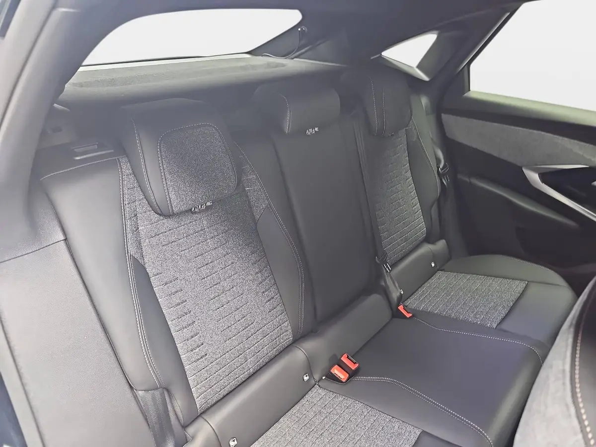 PEUGEOT 3008 1.2 HYBRID 145 E-DSC6 ALLURE LED WINTER AHK LM
