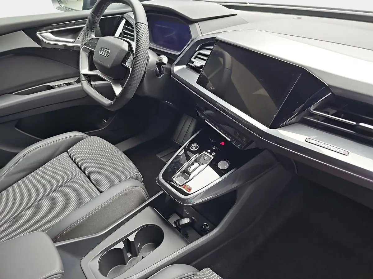 AUDI Q4 E-TRON 45 S-LINE 82KWH LED-MATRIX KAMERA