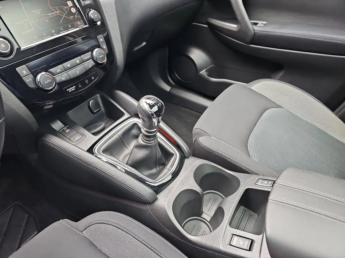 NISSAN QASHQAI 1.3 DIG-T N-CONNECTA PANORAMA RELING WINTER