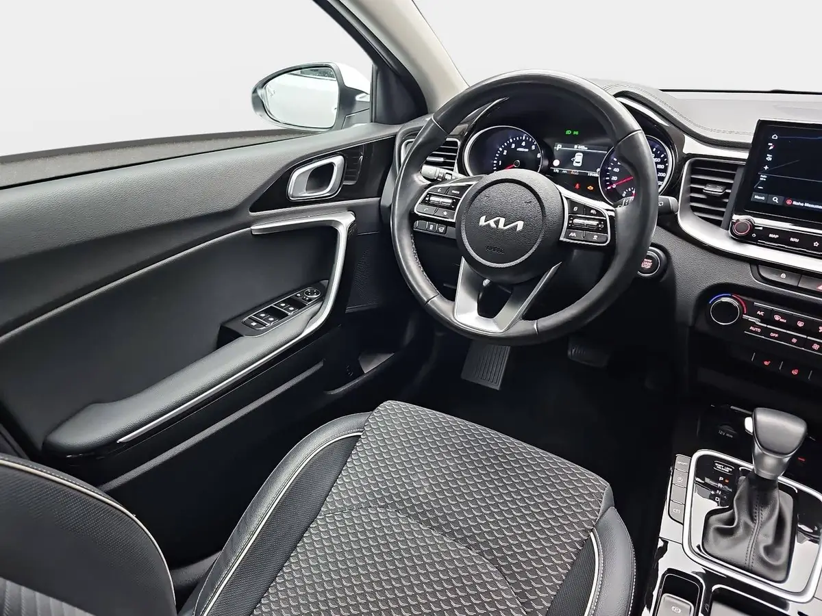 KIA XCEED 1.5 T-GDI DCT SPIRIT XCLUSIVE LED GRA WINTER AHK