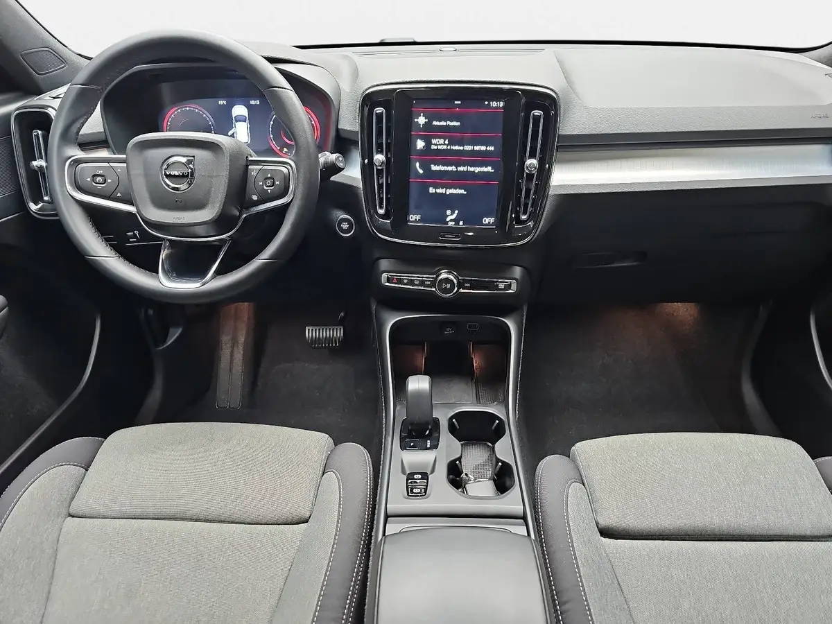 VOLVO XC40 T2 2WD AUTO. CORE NAVI LED EL.HECKKL. PDC KAMERA L