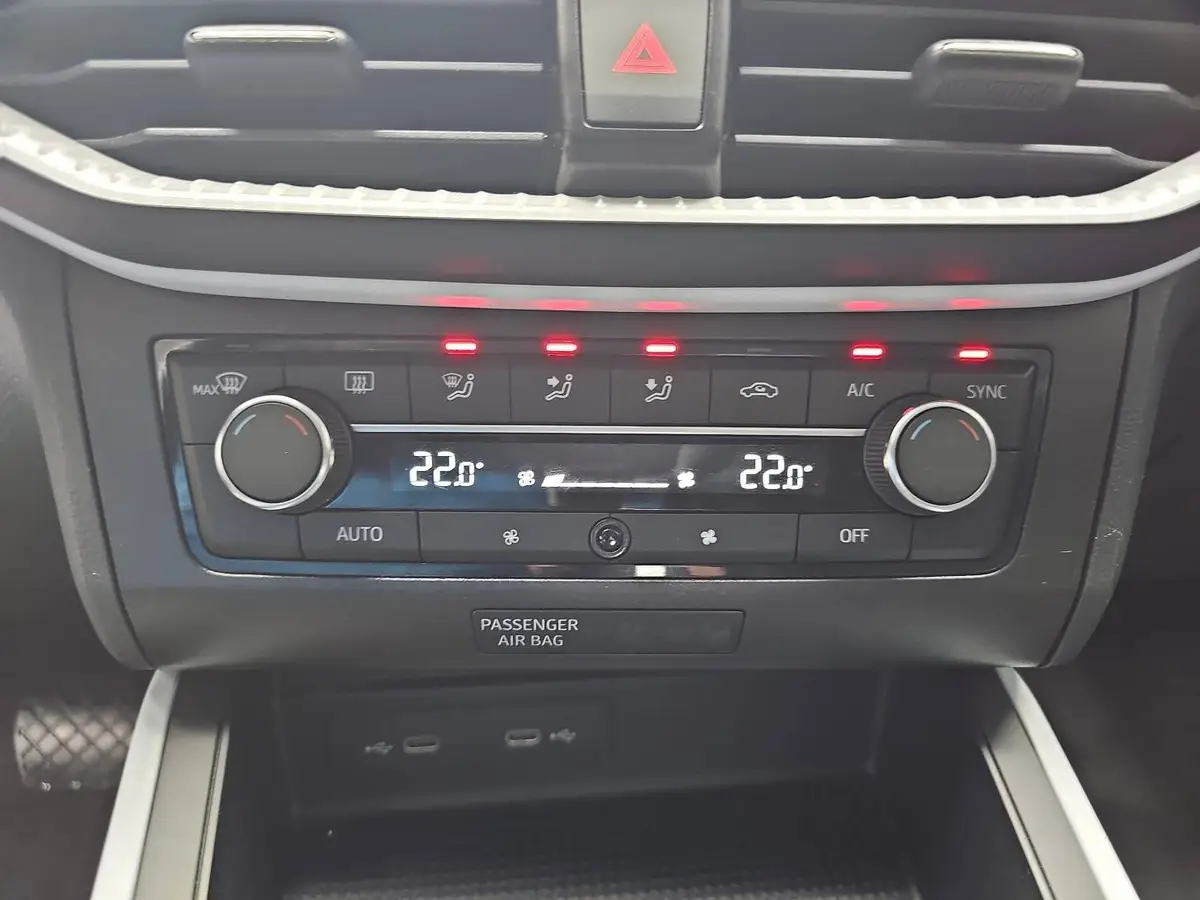 SEAT ARONA 1.0 TSI DSG STYLE NAVI LED PDC LM