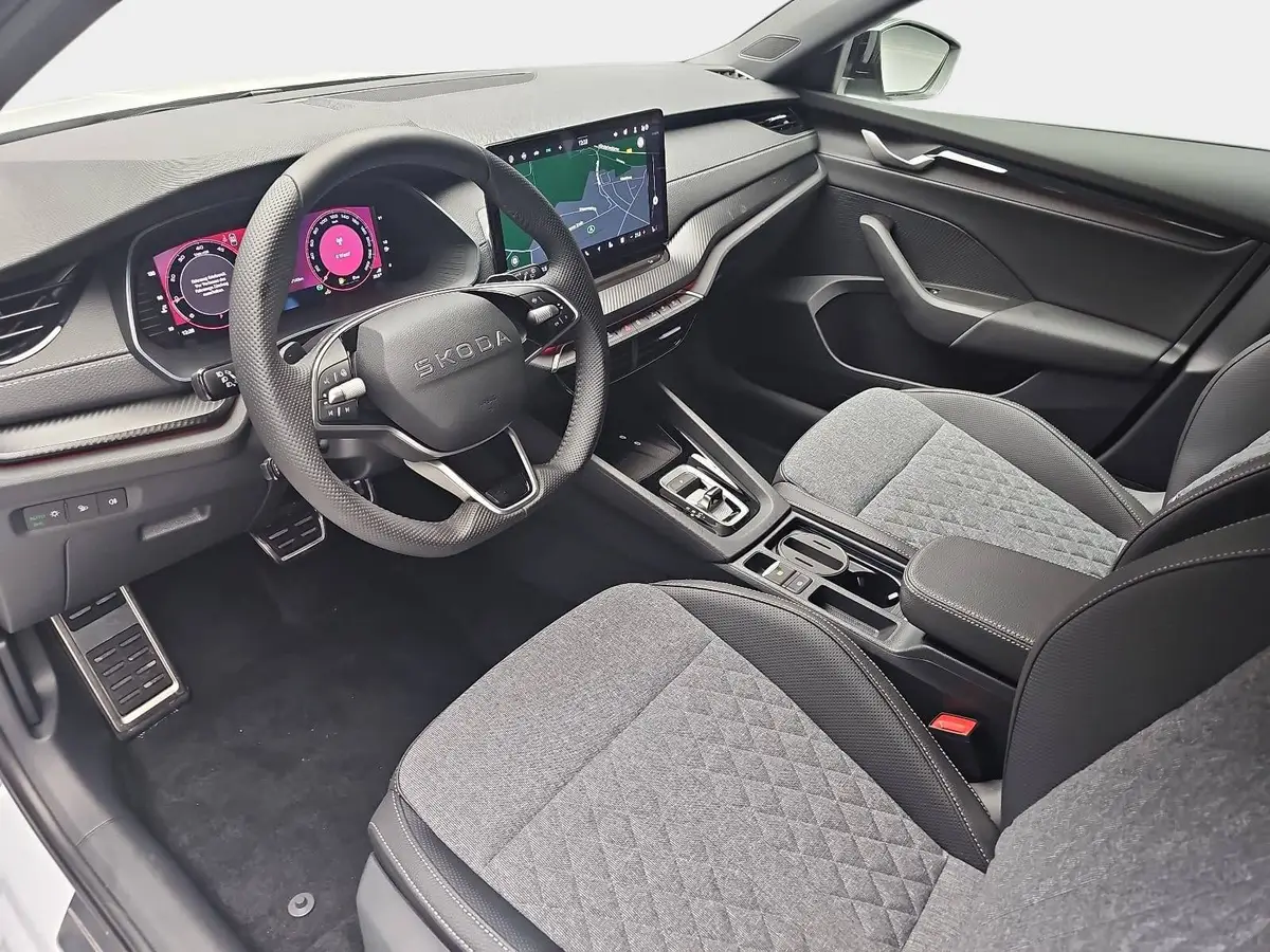 SKODA OCTAVIA COMBI 2.0 TDI DSG SPORTLINE NAVI LED