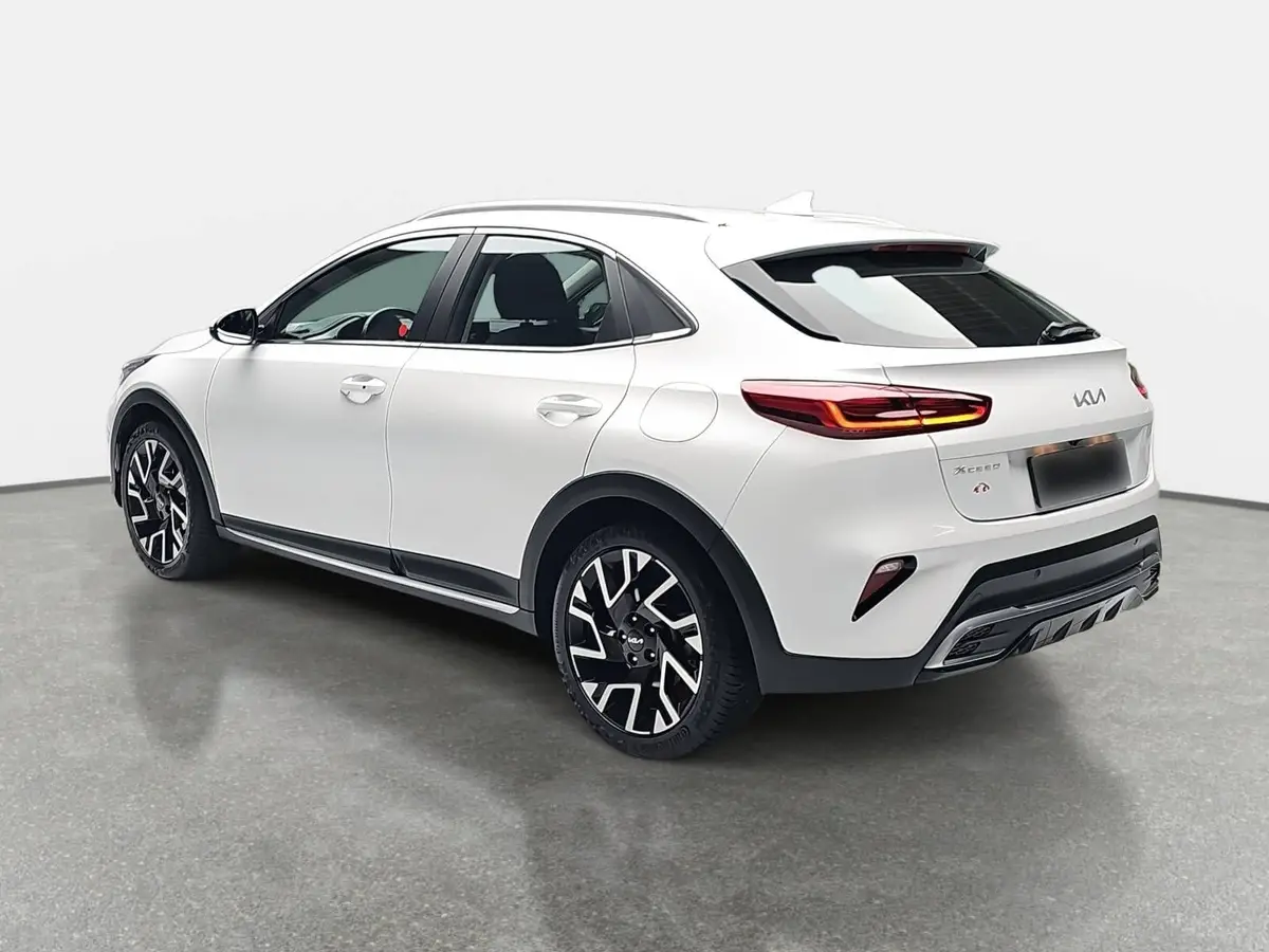 KIA XCEED 1.5 T-GDI DCT SPIRIT XCLUSIVE LED GRA WINTER AHK