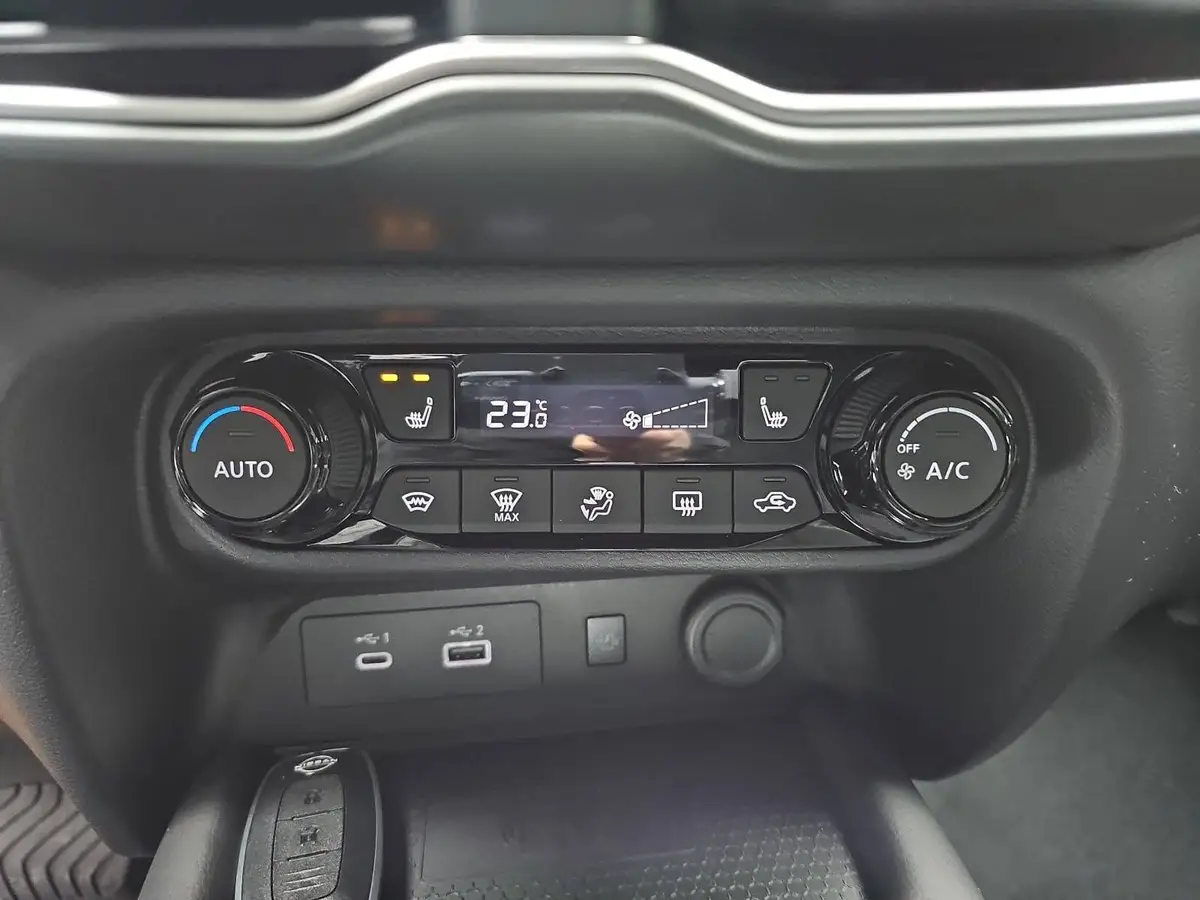 NISSAN JUKE 1.6 HYBRID AUTO. N-CONNECTA WINTER FRONTSCHEIBENHEIZUNG 2-FARBEN