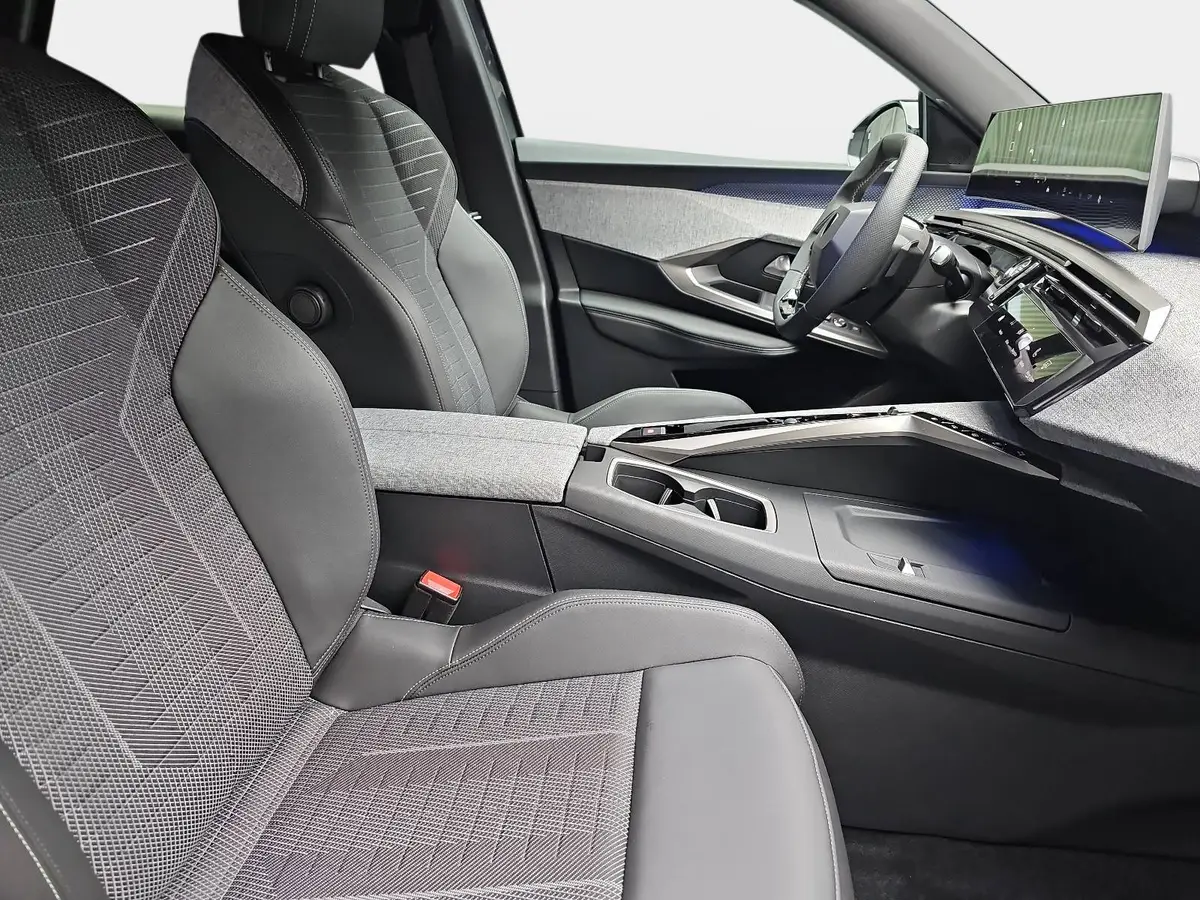 PEUGEOT 3008 1.2 HYBRID 145 E-DSC6 GT NAVI KLIMA LED AHK LM19