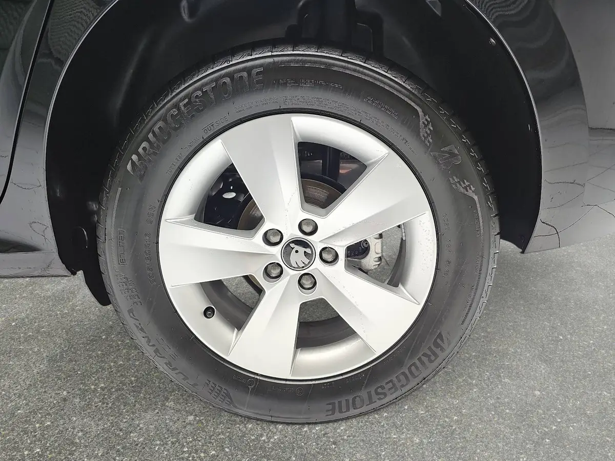 SKODA KAMIQ 1.0 TSI DSG 130 JAHRE LED KLIMAUTO WINTER SICHT KA