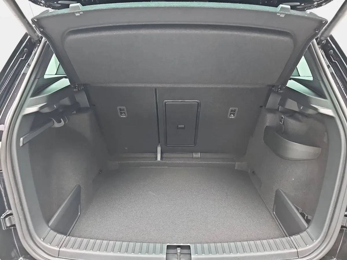 SKODA KAROQ 1.5 TSI DSG SPORTLINE NAVI LED-MATRIX PANO CANTON 