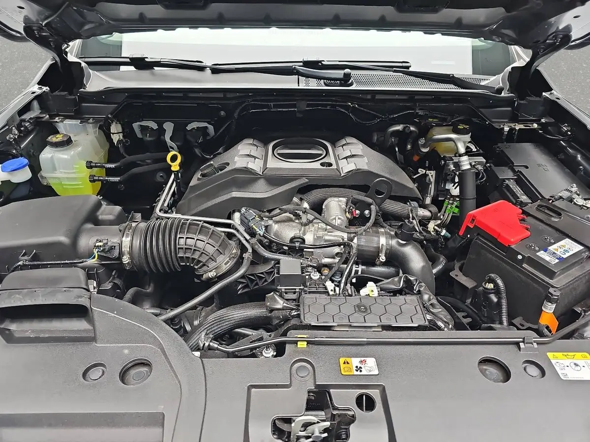 VW AMAROK 3.0 TDI AUTO. DOKA AVENTURA 4M NAVI LEDI AHK LM21