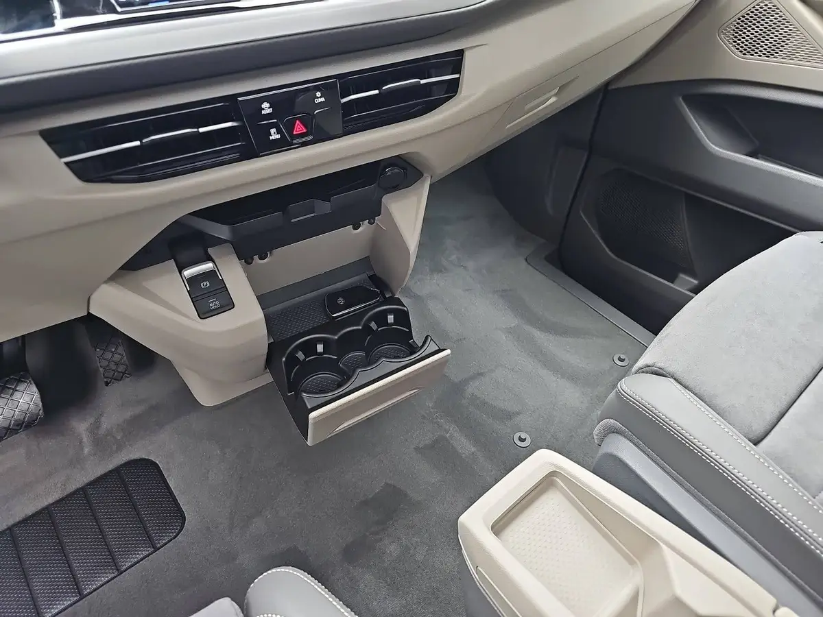 VW T7 MULTIVAN 2.0 TDI DSG EDITION LANG ACC AHK