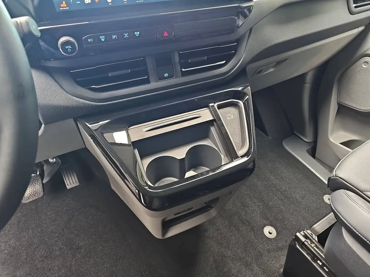 FORD TOURNEO CUSTOM 2.0 ECOBLUE AUTO. L1 TITANIUM X NAVI LED AHK