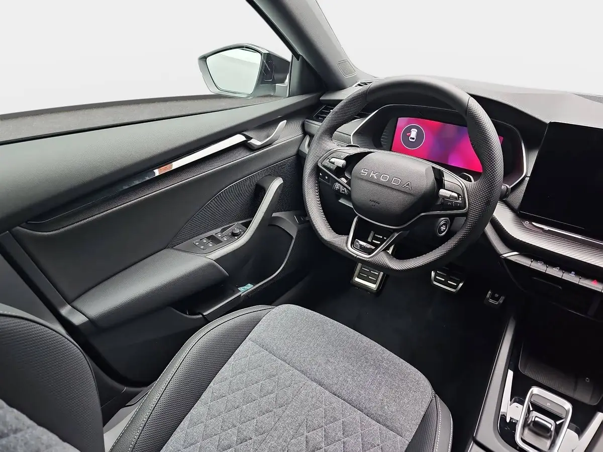 SKODA OCTAVIA COMBI 2.0 TDI DSG SPORTLINE NAVI LED