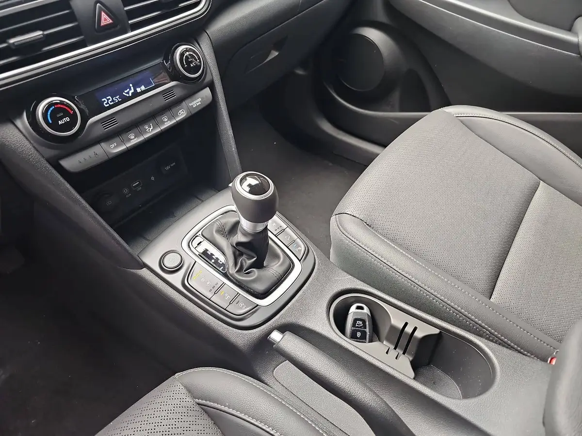 HYUNDAI KONA 1.6 T-GDI DCT PREMIUM 2WD NAVI LED KLIMAAUTO LEDER