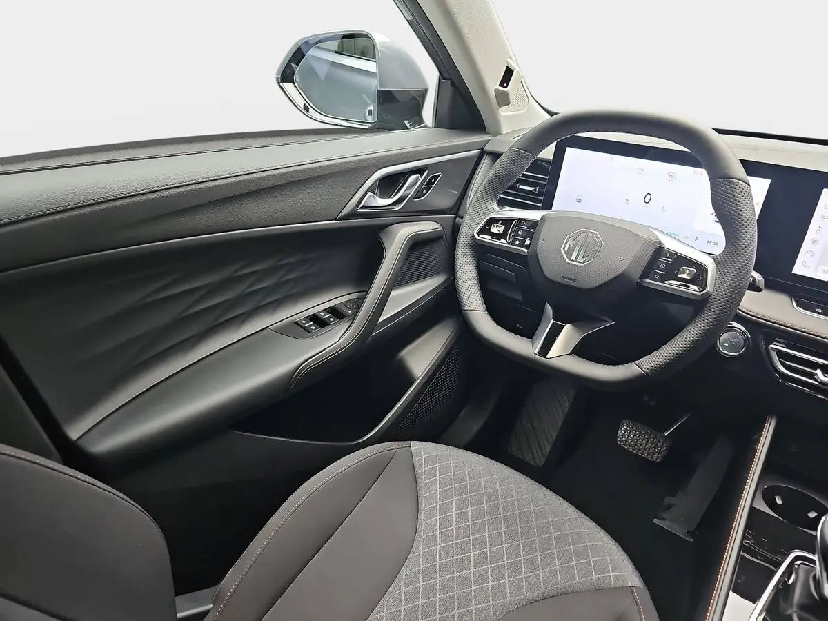 MG HS 1.5 PLUG-IN-HYBRID MY25.5 COMFORT NAVI LED-LICHT 19-ZOLL-LM