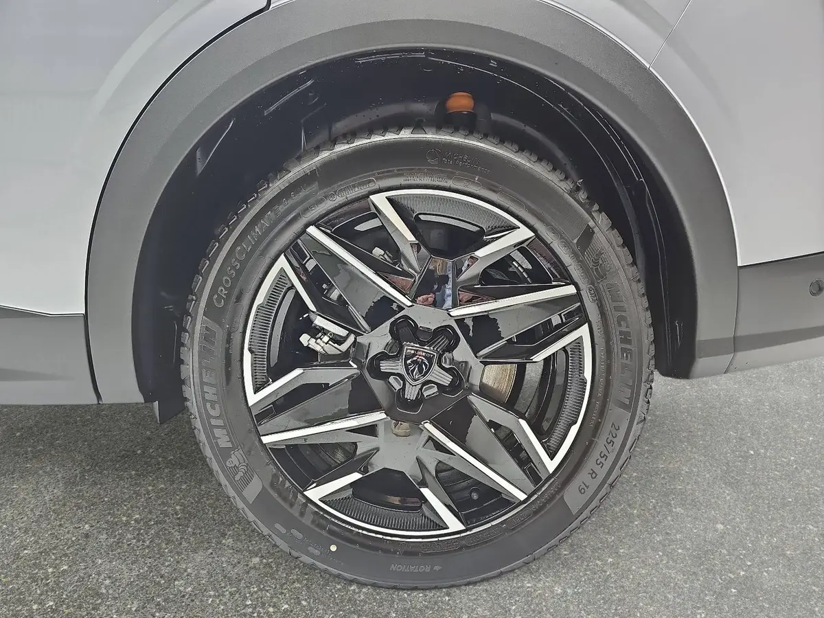 PEUGEOT 5008 1.2 HYBRID 145 E-DSC6 ALLURE KLIMA LED 7-S DAB 360