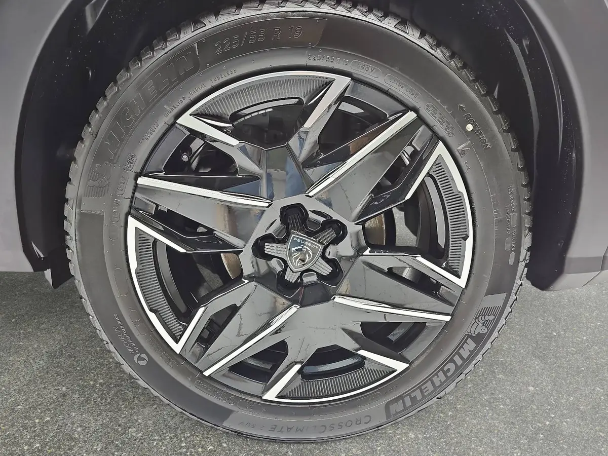 PEUGEOT 3008 1.2 HYBRID 145 E-DSC6 GT NAVI KLIMA LED AHK LM19