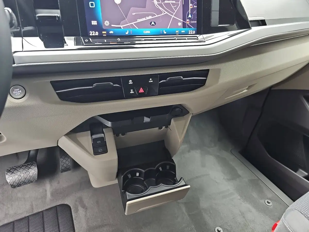 VW T7 MULTIVAN 2.0 TDI DSG LIFE P-ASSIST AHK