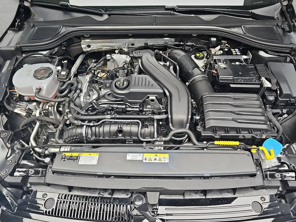 VW GOLF 1.5 ETSI DSG LIFE NAVI LED ACC