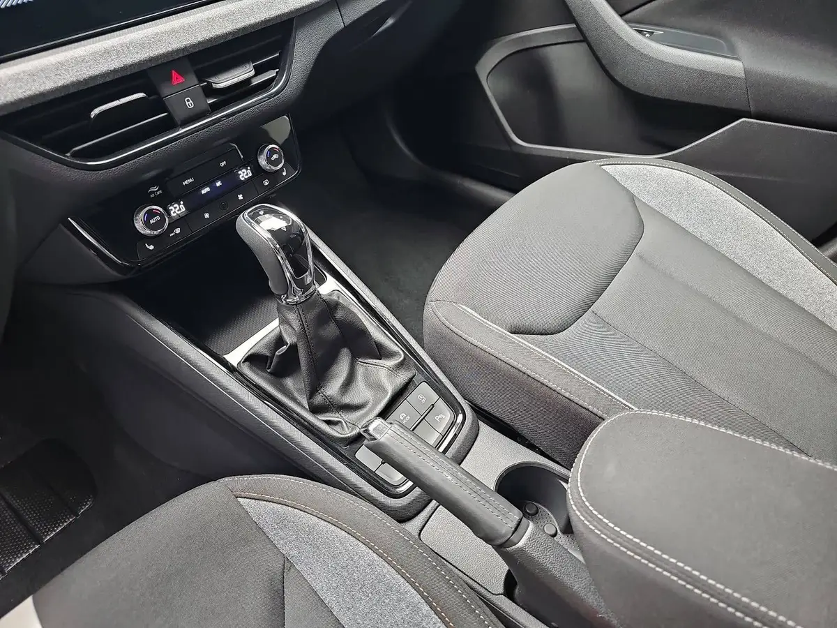 SKODA KAMIQ 1.0 TSI DSG SELECTION LED KLIMA LM