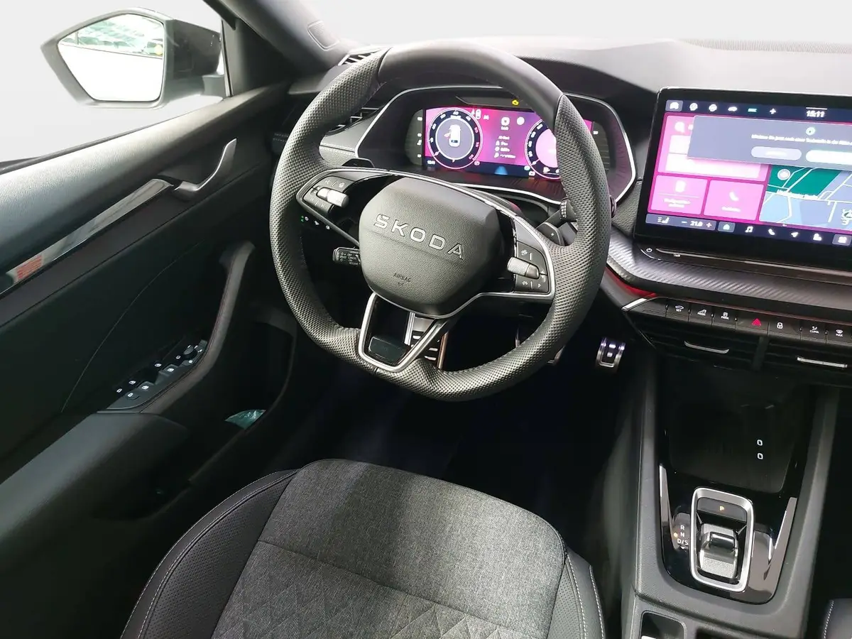 SKODA OCTAVIA COMBI 2.0 TDI DSG SPORTLINE NAVI LED
