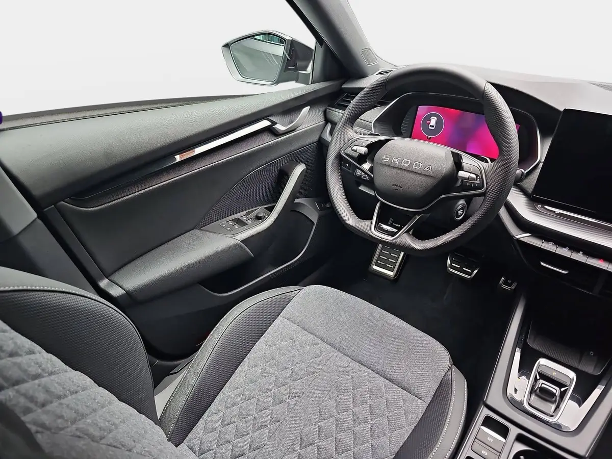 SKODA OCTAVIA COMBI 2.0 TDI DSG SPORTLINE NAVI LED