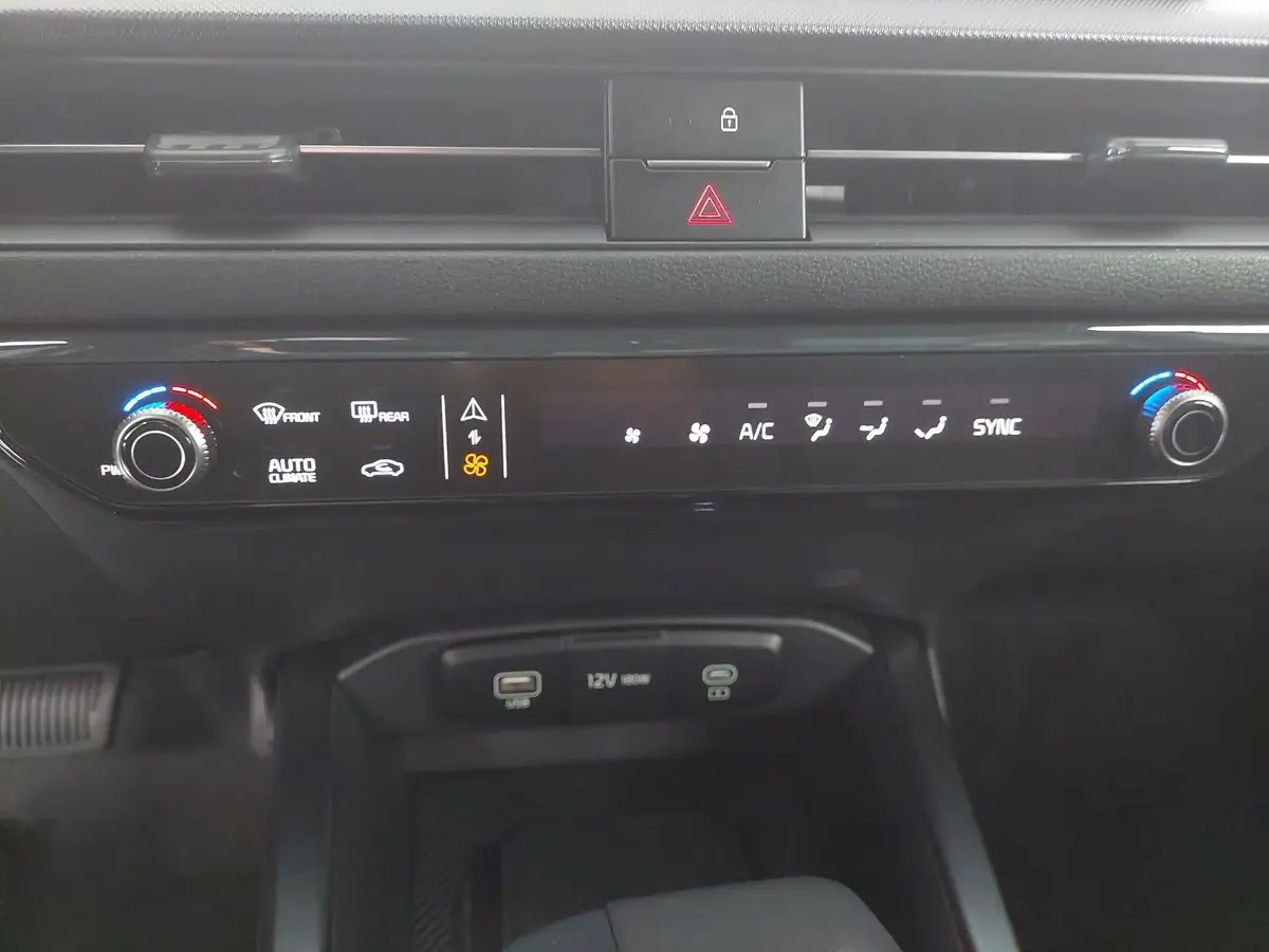 KIA XCEED 1.6 T-GDI 180 DCT SPIRIT MJ27 SOUND SITZ ADVANCED GLASDACH